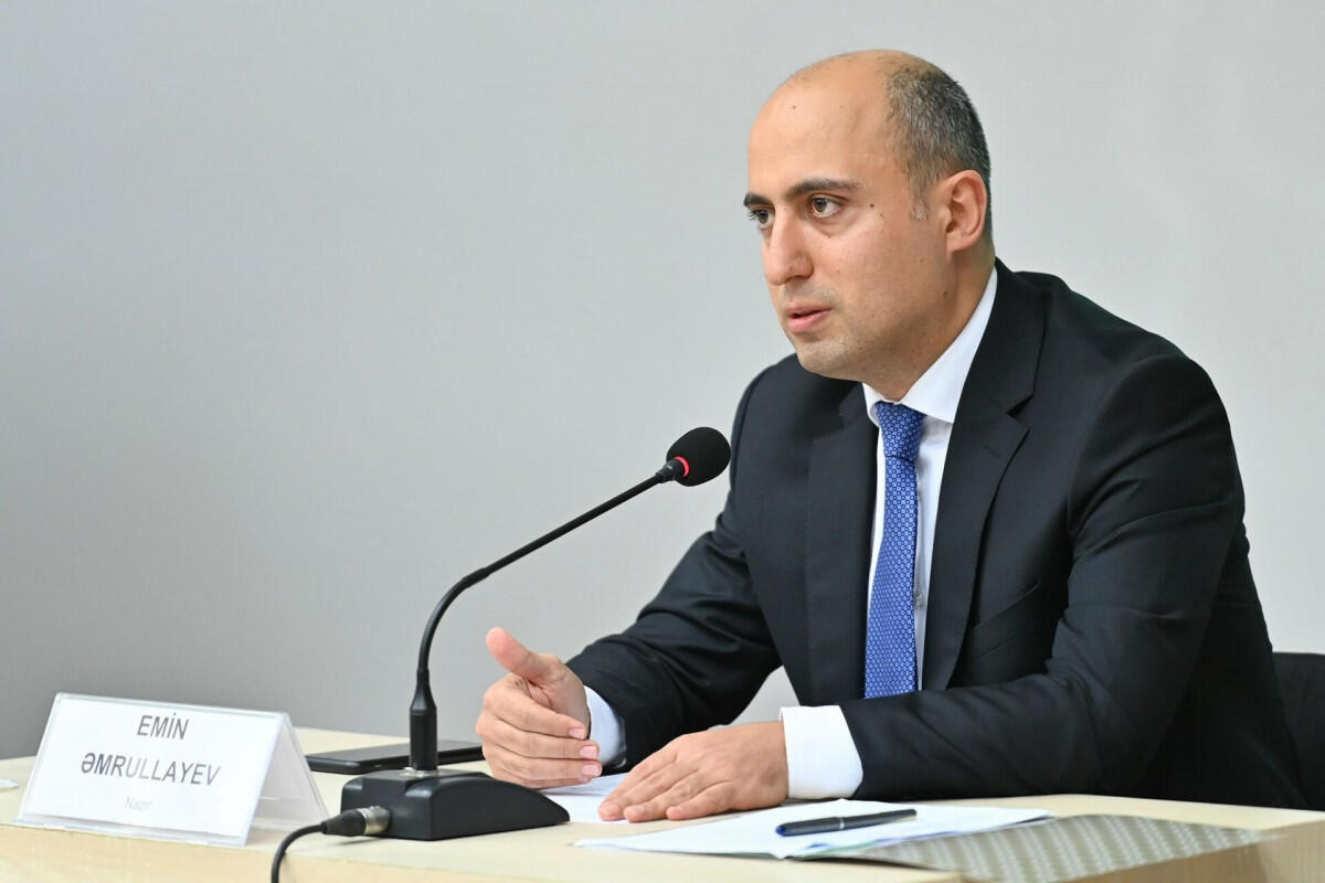 Nazirdən dərs vəsaitlərini pulnan satan müəllimlərə XƏBƏRDARLIQ
