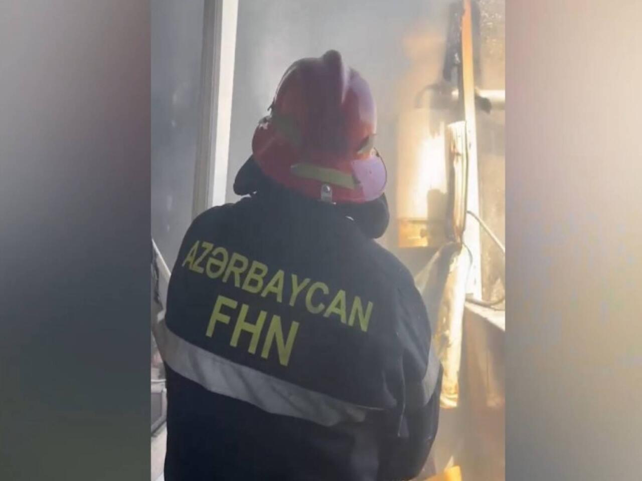 Bakıda yaşayış binasında yanğın olub, 12 nəfər təxliyə edilib  VİDEO