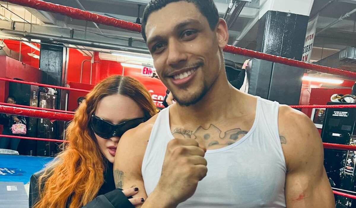 Madonna gənc boksçu ilə sevgilidir  FOTO