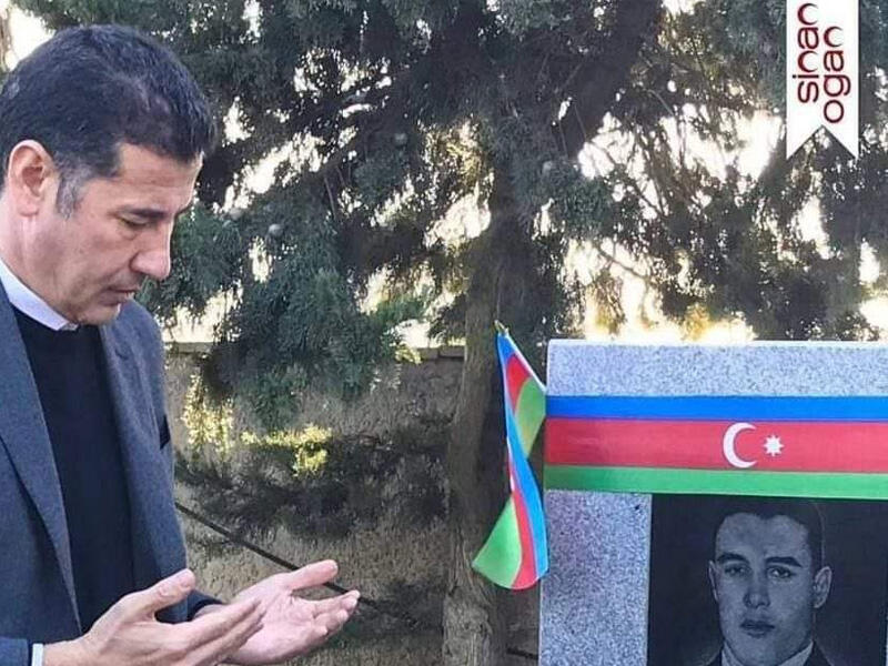 Sinan Oğan Mübariz İbrahimovun məzarı başında... 
