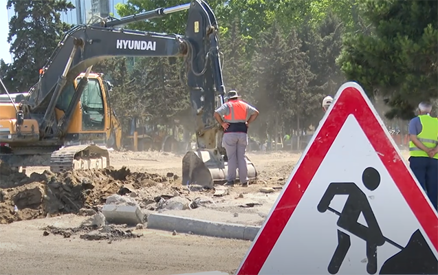 “Yol dağılıb, işıq yoxdur...”  Binəqədidə məhəlləni bərbad hala saldılar