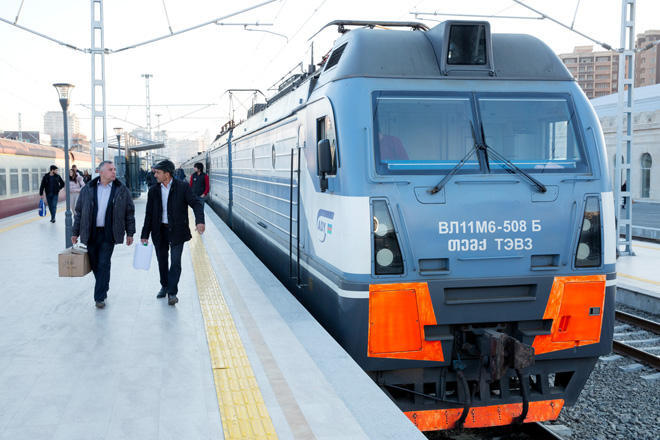 Sumqayıtda dəmir yolu stansiyasında yeniləmə aparılır 