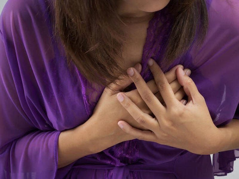 Miokard infarktı zamanı ağrı hansı nahiyələrdə olur? 