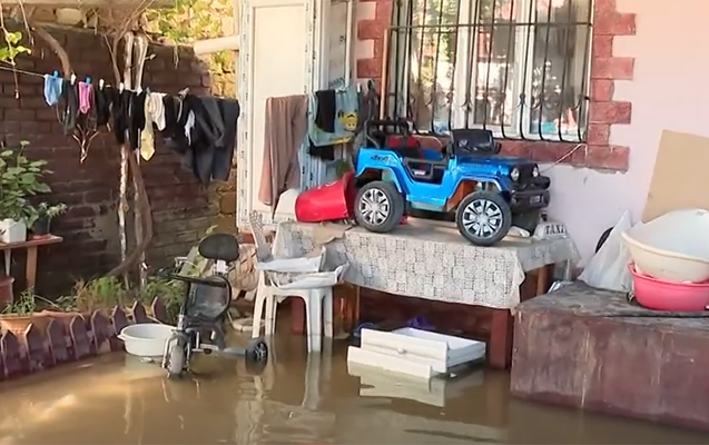 Bakıda evləri və küçələri su basan ərazilər... 