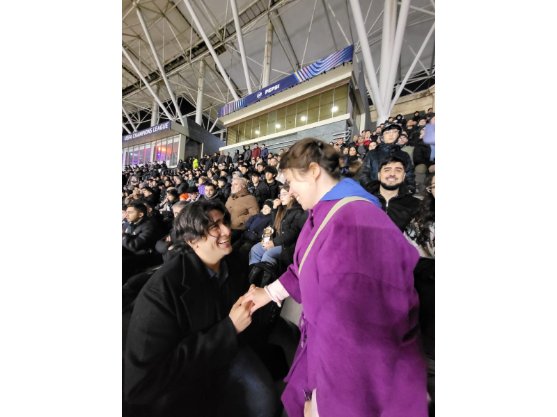 "Qarabağ"ın oyunu zamanı stadionda evlilik təklifi 