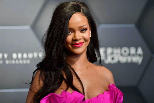 Rihanna ana olandan sonra ilk dəfə fotoqraf qarşısına keçdi  FOTO