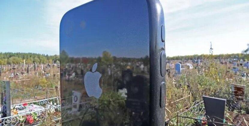 Zamanla ayaqlaşmaq  "iPhone" formasında qəbir daşı quraşdırıldı  FOTO