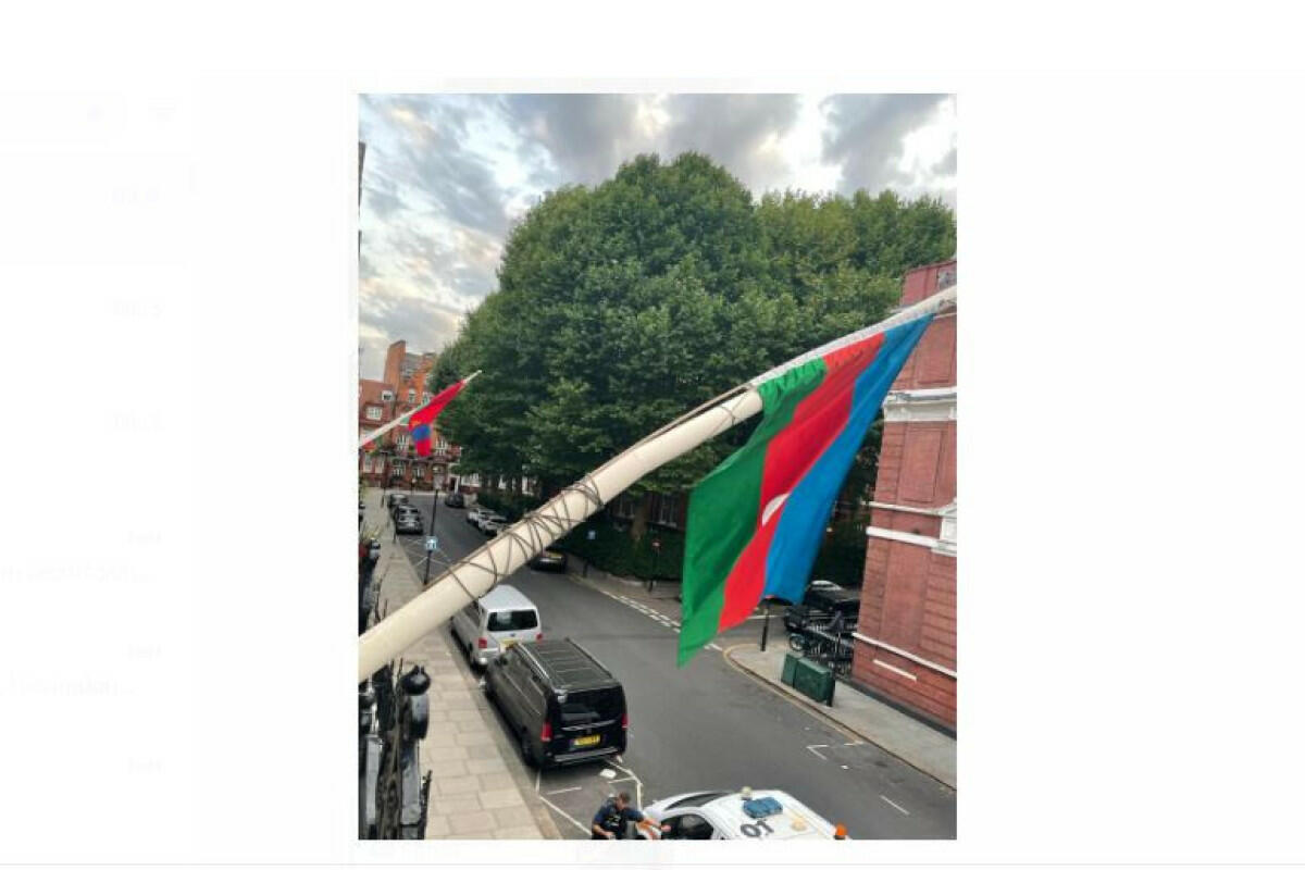 Azərbaycan bayrağı Londondakı səfirlikdə yenidən dalğalanır 