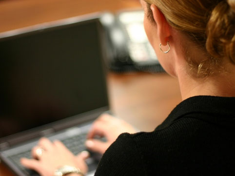 Yeni komp&uuml;terlər bahalaşır, alıcılar &ldquo;ikinci əl&rdquo;ə &uuml;z tutur &ndash; SƏBƏBLƏR