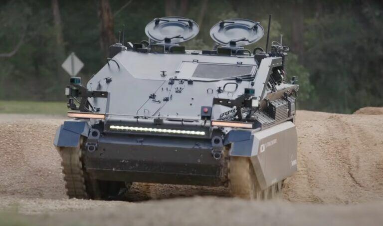 Almaniyada robotlaşdırılmış zirehli avtomobilin təqdimatı olub