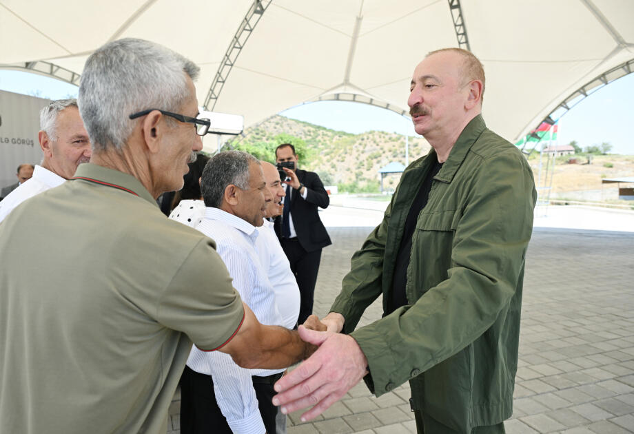 Prezident Təzəbinə və Xanyurdu sakinlərinə: Biz burada əbədi yaşayacağıq, daha heç kim bizi bu yerlərdən çıxara bilməz