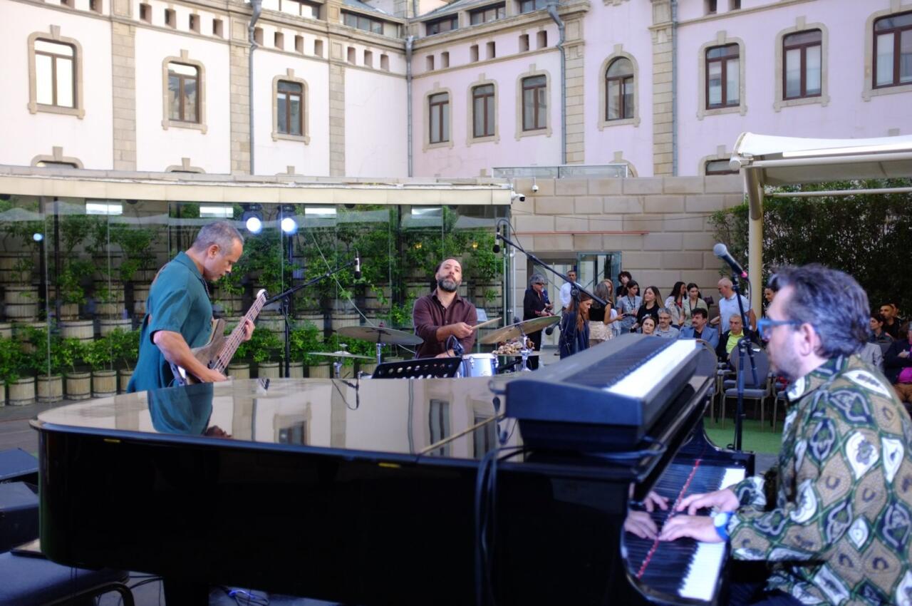 Bakı Piano Festivalı 2025də dünya şöhrətli pianoçu və bəstəkar Mayk del Ferronun konserti olub –