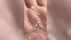 "Araz" marketdən alınan "Binə" &ccedil;&ouml;rəyindən simlər &ccedil;ıxdı 