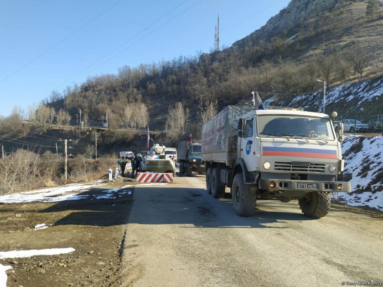 Sülhməramlıların 15 avtomobili Laçın yolundan keçdi  FOTO