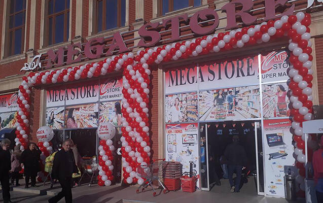 “Megastore”da gözətçinin əlqolunu bağlayıb seyfi apardılar