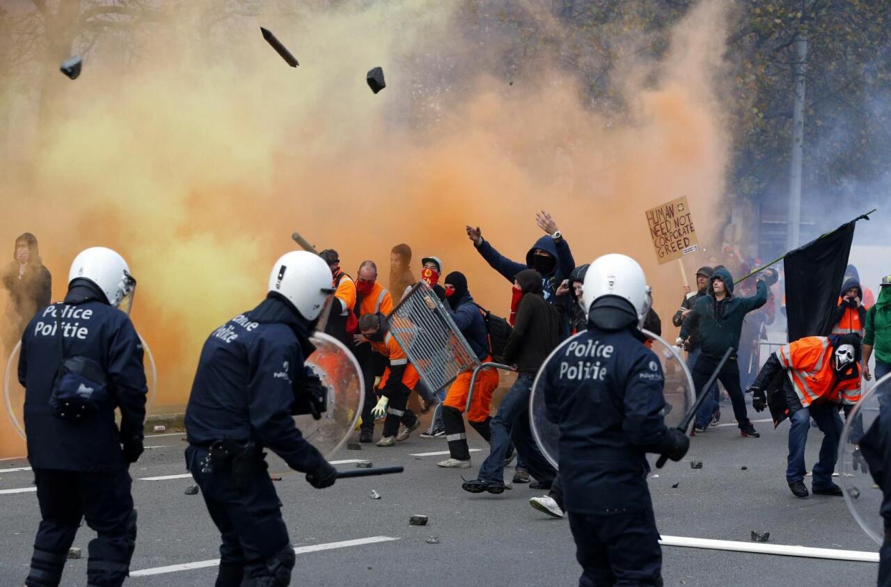 Brüsseldə sanitar tədbirlərə qarşı keçirilən nümayişlər iğtişaşlara çevrilib