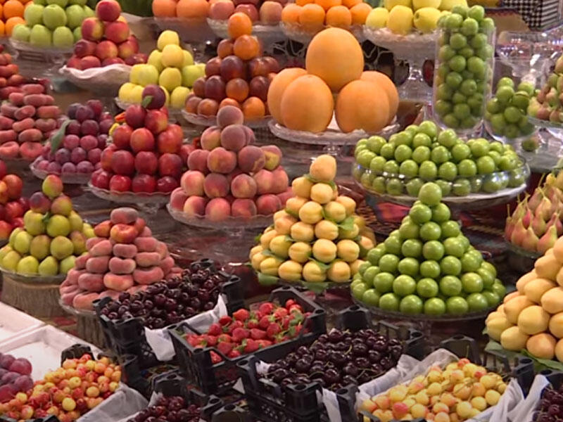 Bölgələrdən ucuz alınan meyvələr Bakıda baha satılır 
