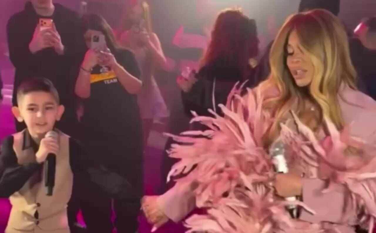 Xalq artistinin oğlundan Ayg&uuml;n Kazımovaya S&Uuml;RPRİZ 