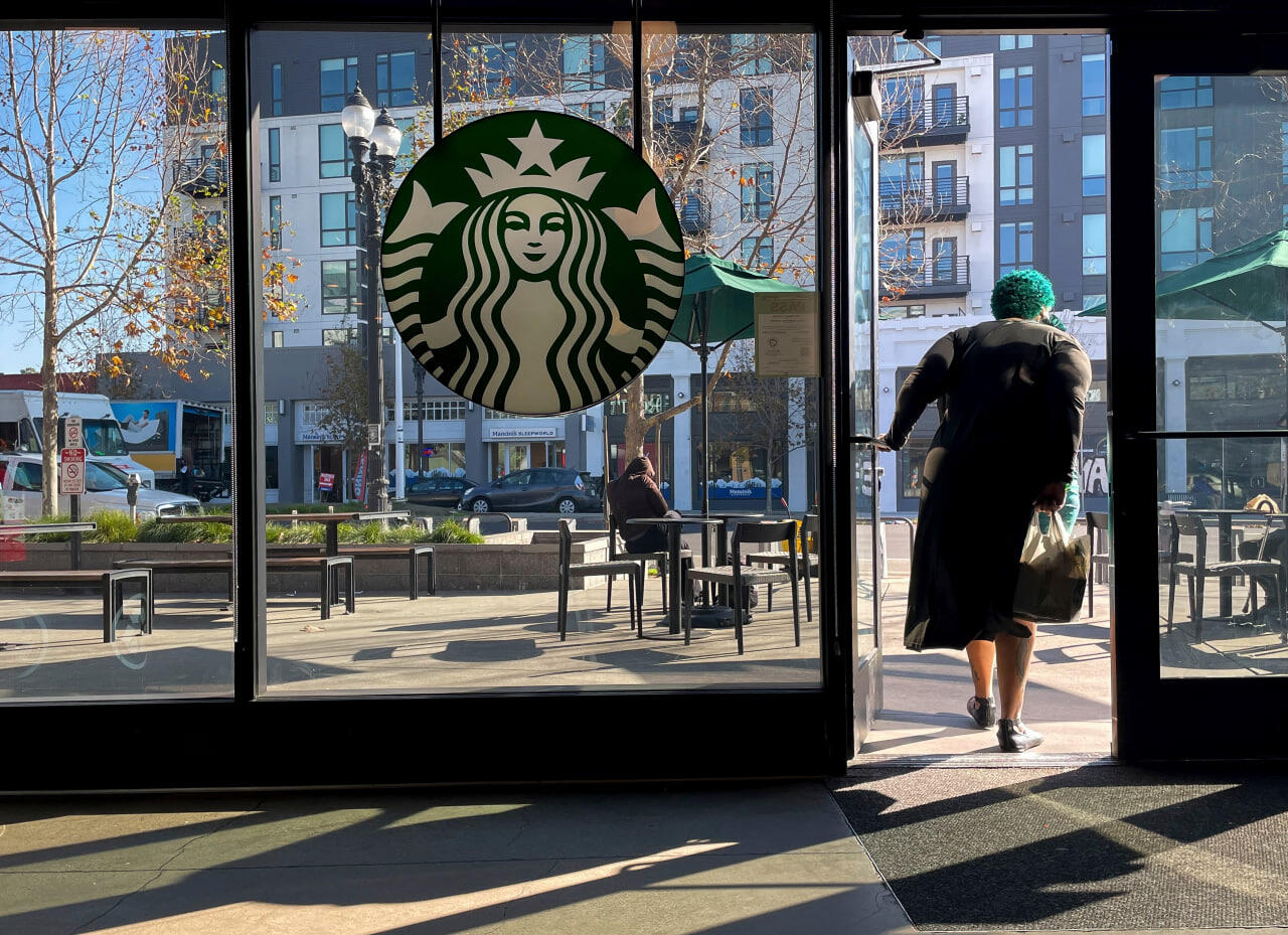 "Starbucks" yüzlərlə mağazasını bağlayır  900 iş yeri ixtisar ediləcək