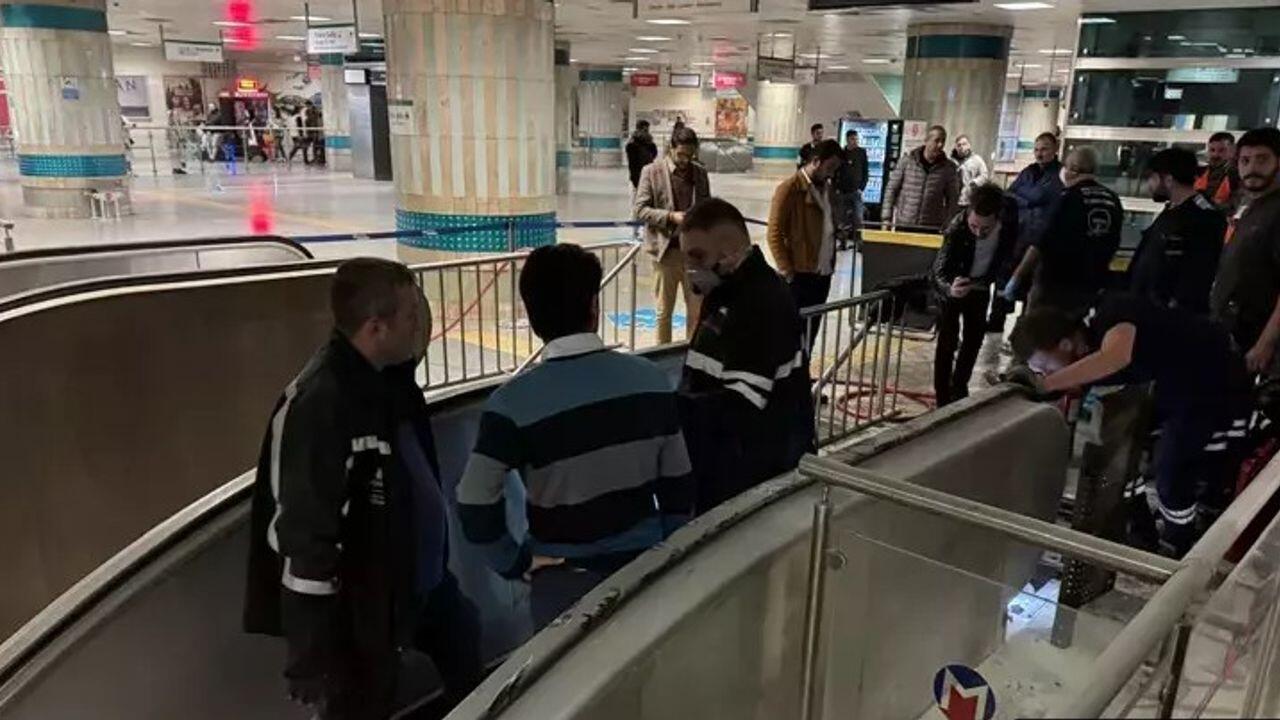 İstanbulda metroda yanğın  Stansiya bağlandı 