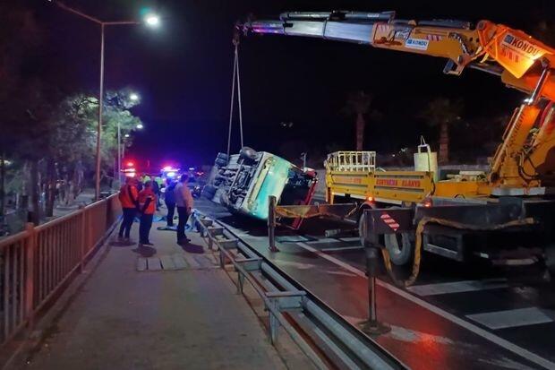 Türkiyə klubunun avtobusu aşdı: 14 futbolçu yaralandı  FOTO