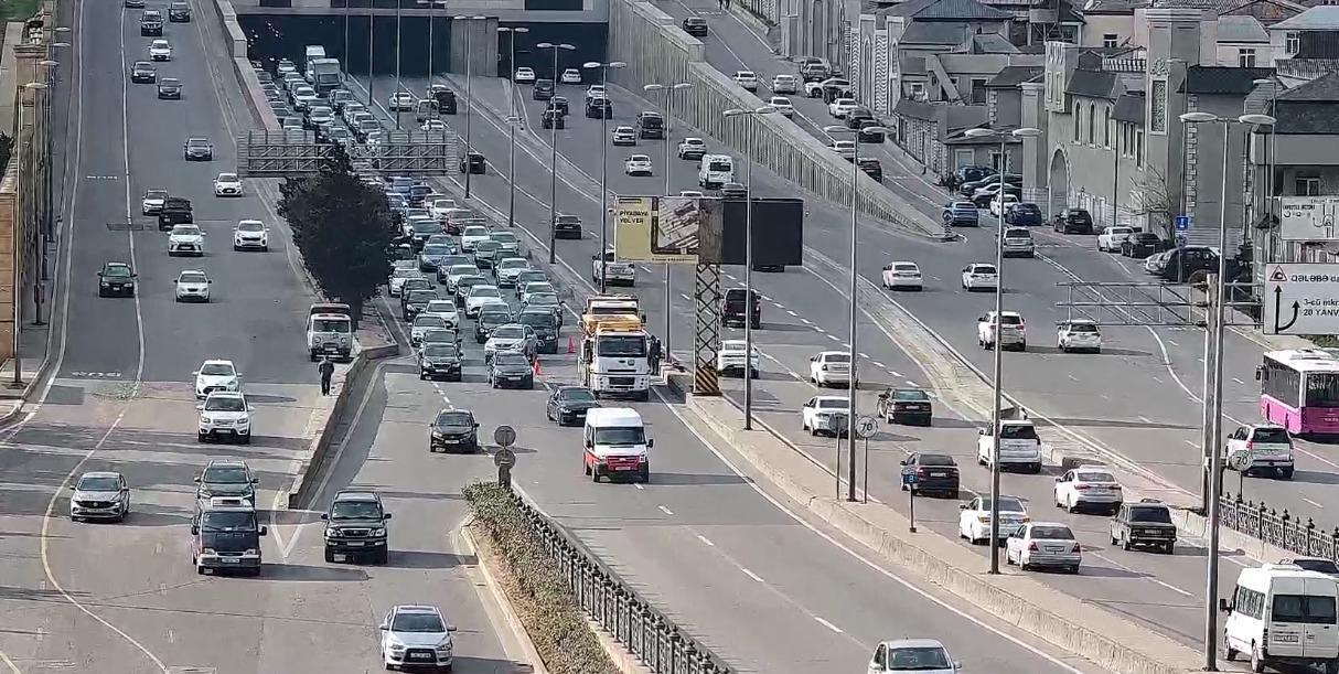 “Koroğlu” metrostansiyası istiqamətində təmirə görə sıxlıq yaranıb 