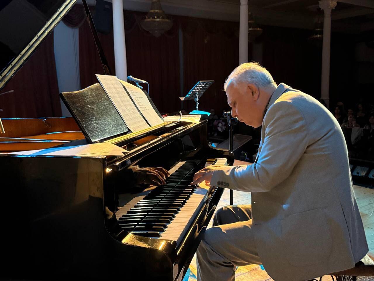 “Bir Axşam Payızda” – Xalq artisti Salman Qəmbərovun konserti keçirildi  FOTO