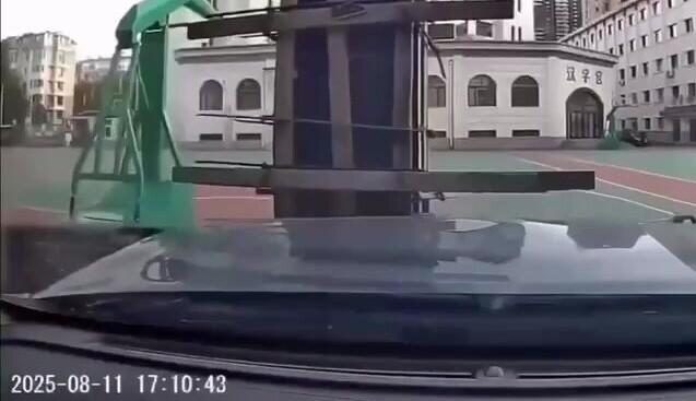 Sürücü təzminat ödəməmək üçün vurduğu piyadanı öldürdü 