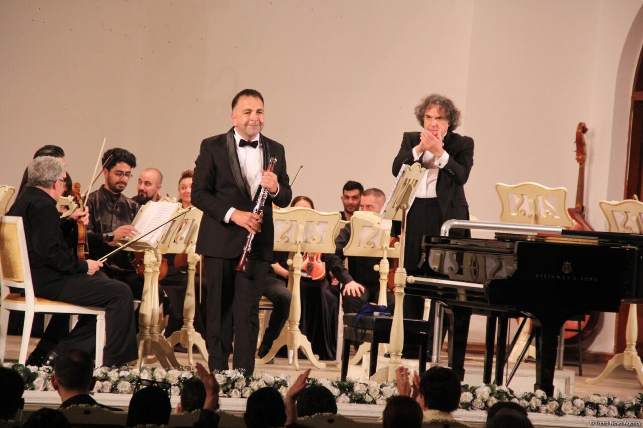 Filarmoniyada  Dövlət Kamera Orkestrinin və ABŞdan George Held konserti baş tutub  VİDEO  FOTO