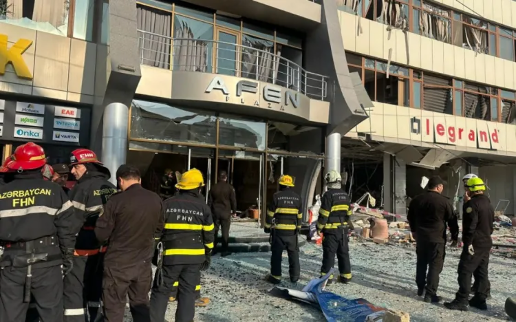 Nərimanovdakı partlayışda yaralanan şəxs: "Hamı töküldü üstümə, məni qan aparırdı" 