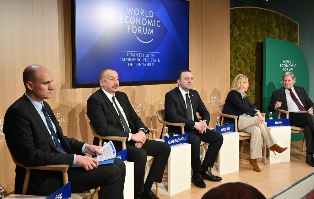 İlham Əliyev Dünya İqtisadi Forumu çərçivəsində keçirilən panel iclasında iştirak edib  FOTO