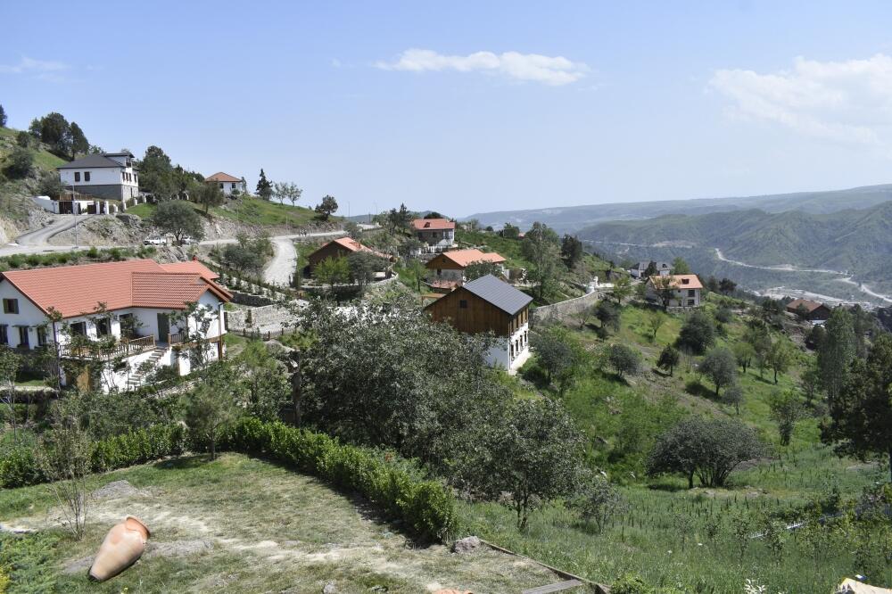 Yeni səhifə, şanlı tarix!  "Cənnətin əgər təsviri varsa,