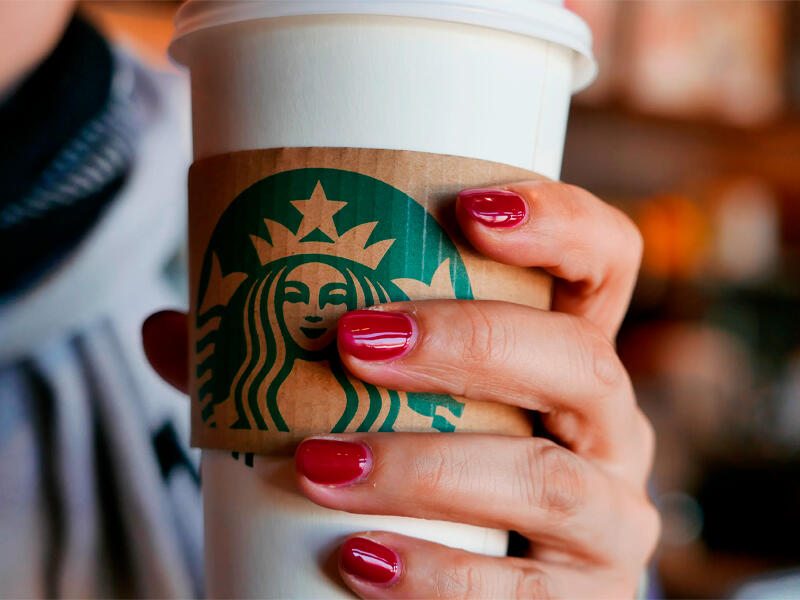 "Starbucks"da etiraz: Özlərini stula yapışdırdılar 