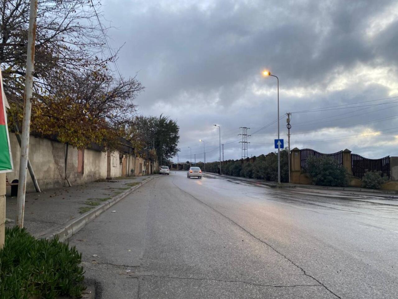 Bakıda səkiyə çirkab suyu axır  İyrənc vəziyyət yaranıb  FOTO