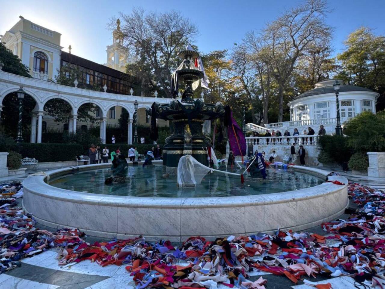 Filarmoniya bağı niyə bu hala düşüb?  FOTO