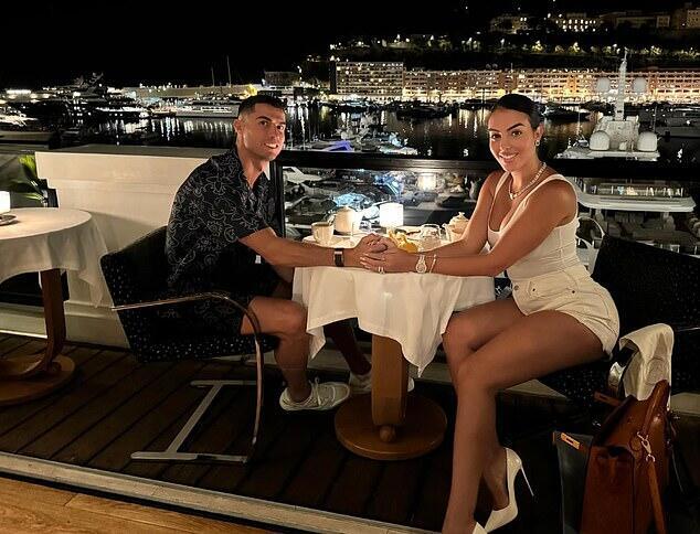 Ronaldonun Corcinasının açıqsaçıq geyimi müzakirə yaratdı 