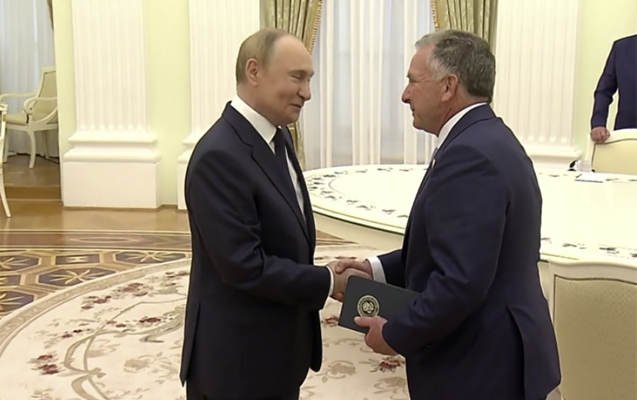 Putin ABŞ prezidentinin xüsusi nümayəndəsini qəbul etdi 