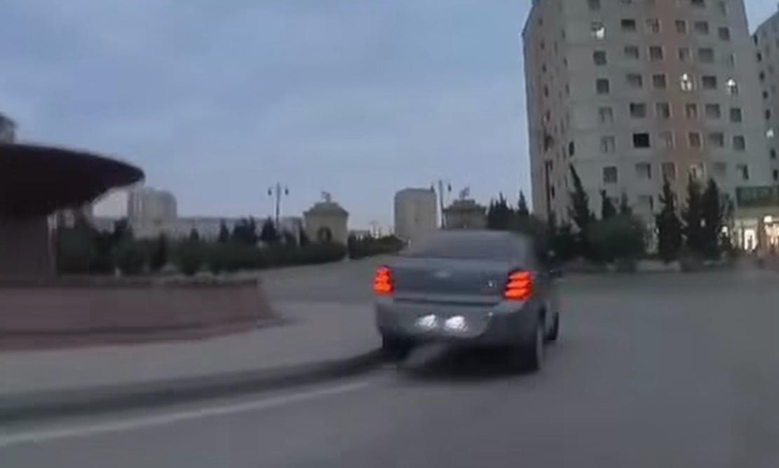 Sumqayıt Bulvarında təhlükəli dairə: sürücülər tələyə düşür
