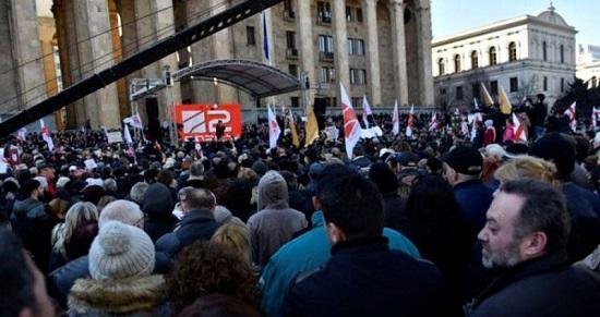 Tbilisidə etirazlar yenidən qızışdı