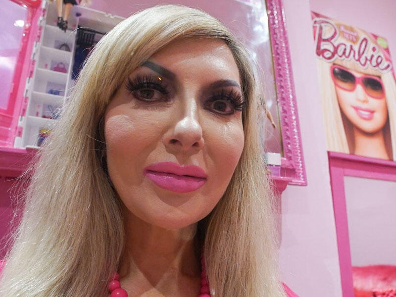 "Barbie"yə oxşamaq üçün 100 əməliyyat keçirdi  VİDEO  FOTO