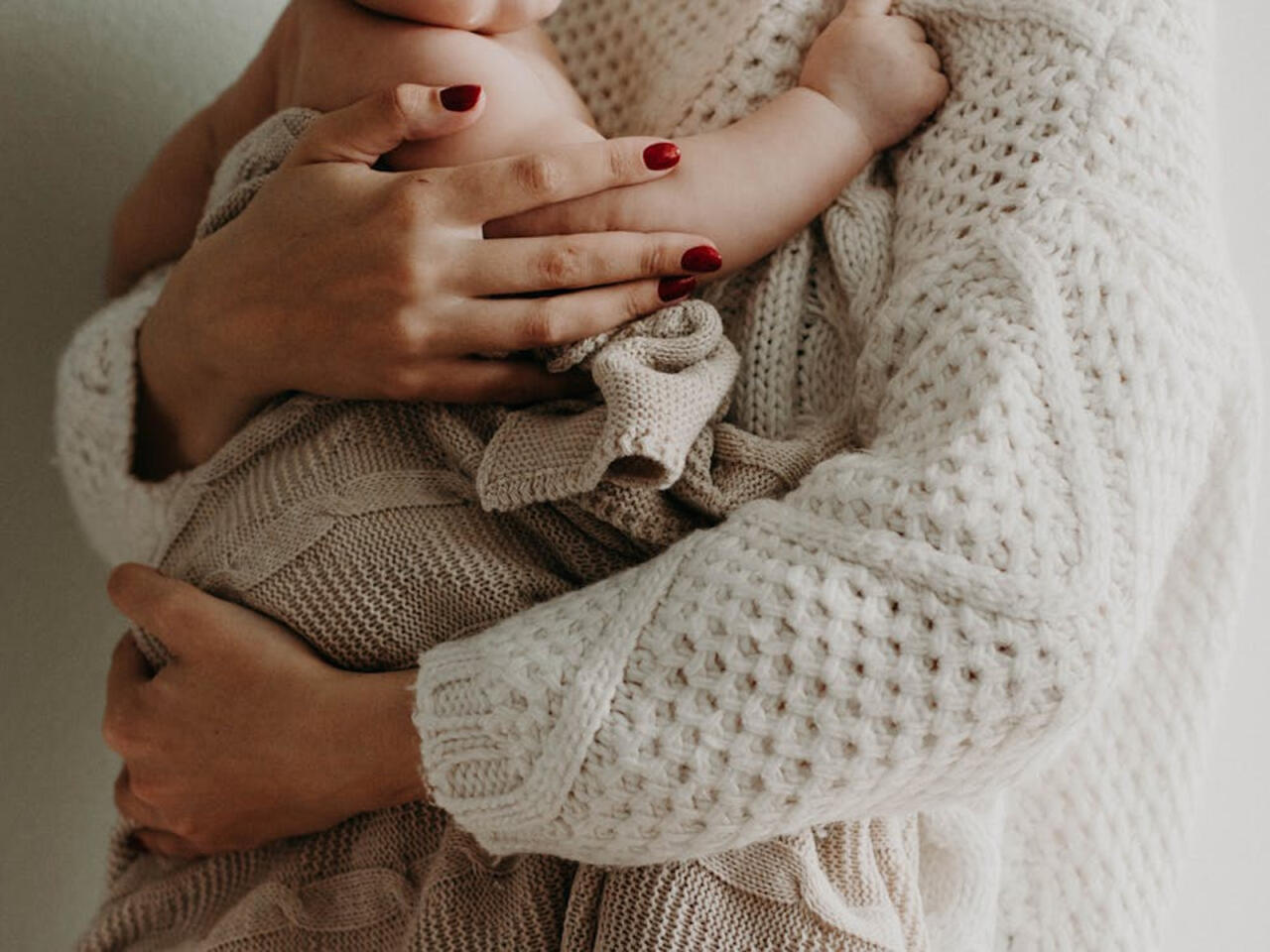 33 yaşlı qadın 18 yaşında oğlandan uşaq DOĞDU  efirdə QALMAQAL 