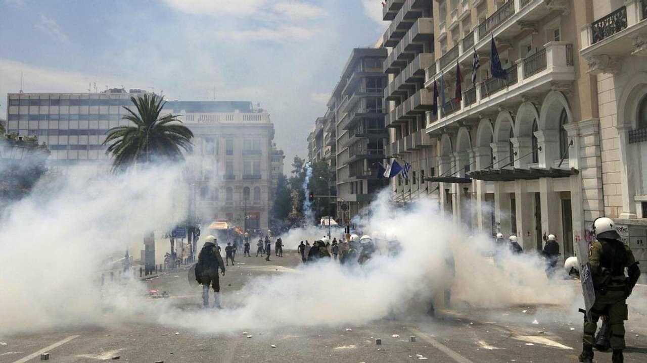 Yunanıstanda polislə toqquşma olub