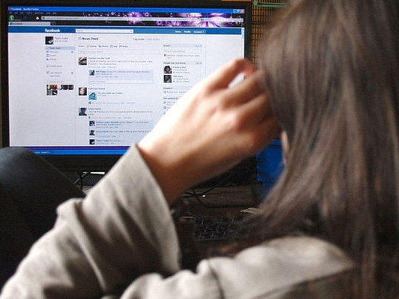 "Facebook"da saxta profil açan şəxs azərbaycanlı qadınları şantaj edir 