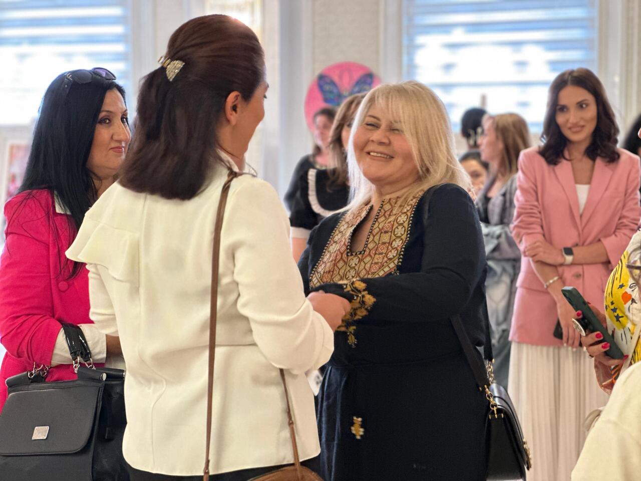 Gəncədə Mehriban Alışovanın “Rənglərin Melodiyası” adlı fərdi sərgisi keçirildi  FOTO