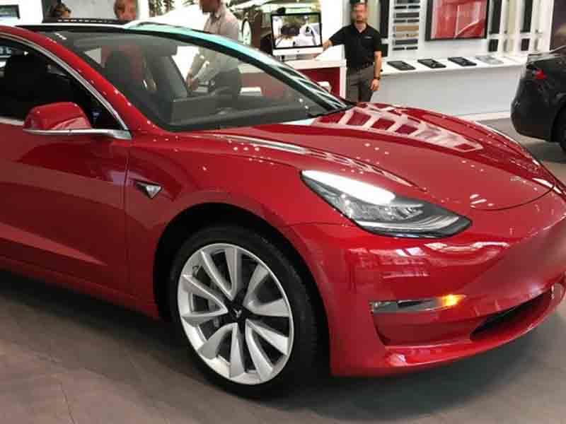 “Tesla” Bakıda ağır qəza törətdi 