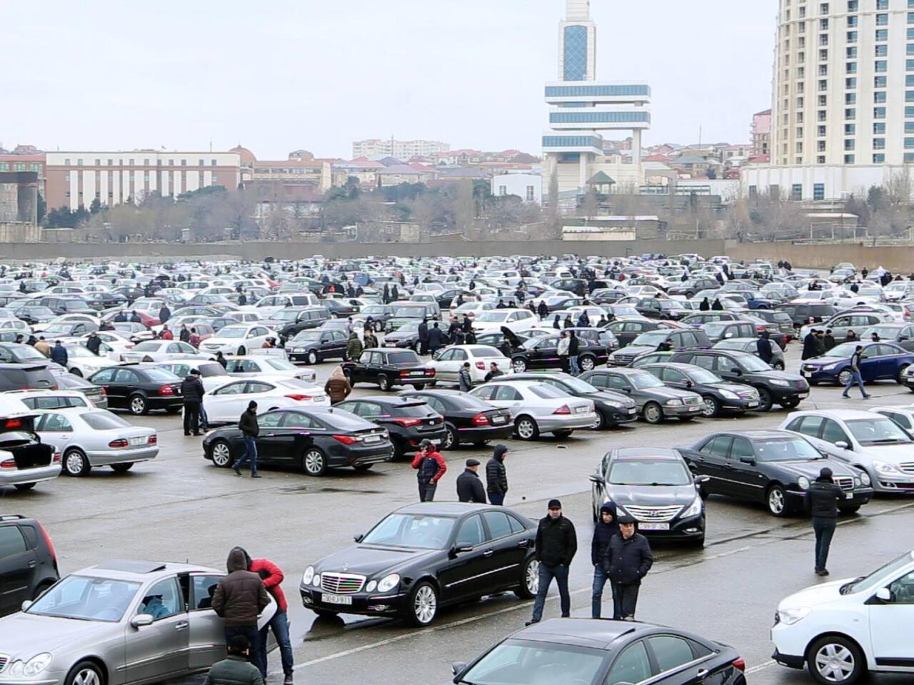 Avtomobillərə tətbiq edilən g&uuml;zəştin ləğvi: Bazarda son qiymətlər  