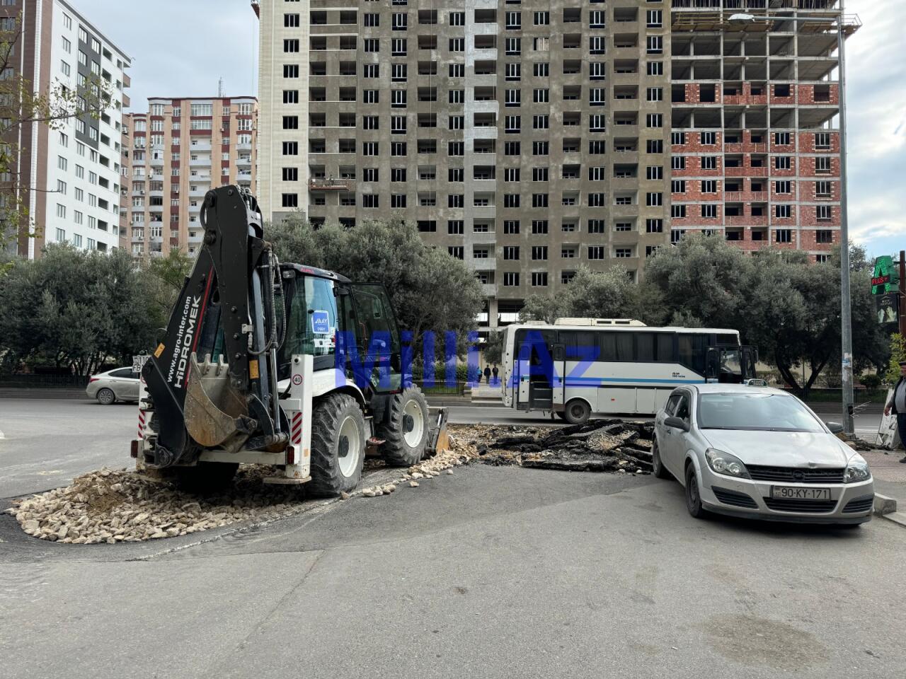 Bakıda təzə asfaltlanan yol niyə çöküb? 