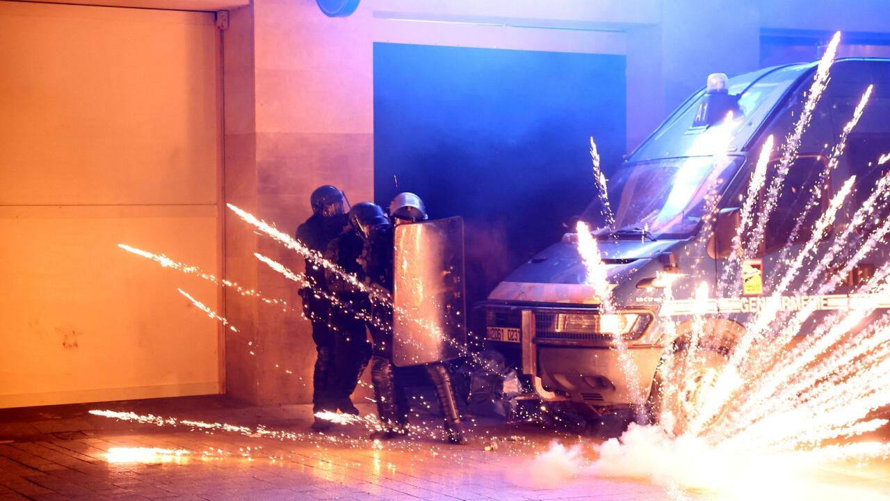 PSJnin qələbəsindən sonra Parisdə iğtişaşlar başladı  Polis güc tətbiq edir 