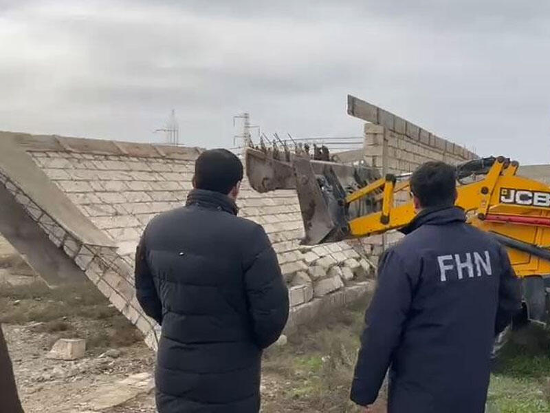 Qanunsuz obyekt traktorla dağıdıldı  VİDEO  FOTO