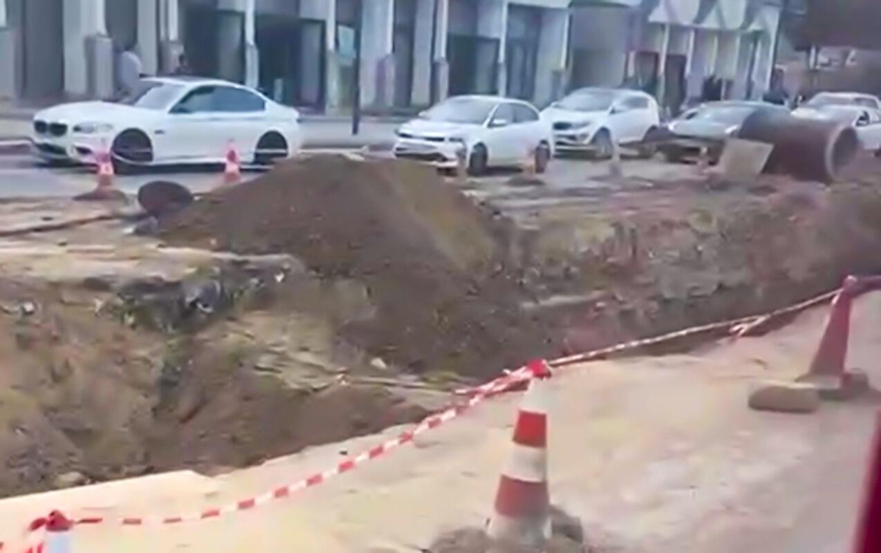 Binəqədi yolunu bu hala kim salıb, bilinmir 